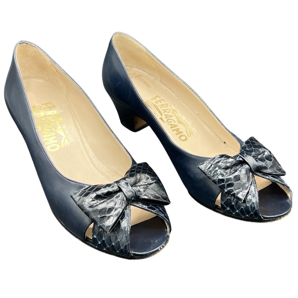 👠 Ferragamo 6B Navy Leather PeepToe Pumps Snakeskin Bow Vintage Office Chic 90s